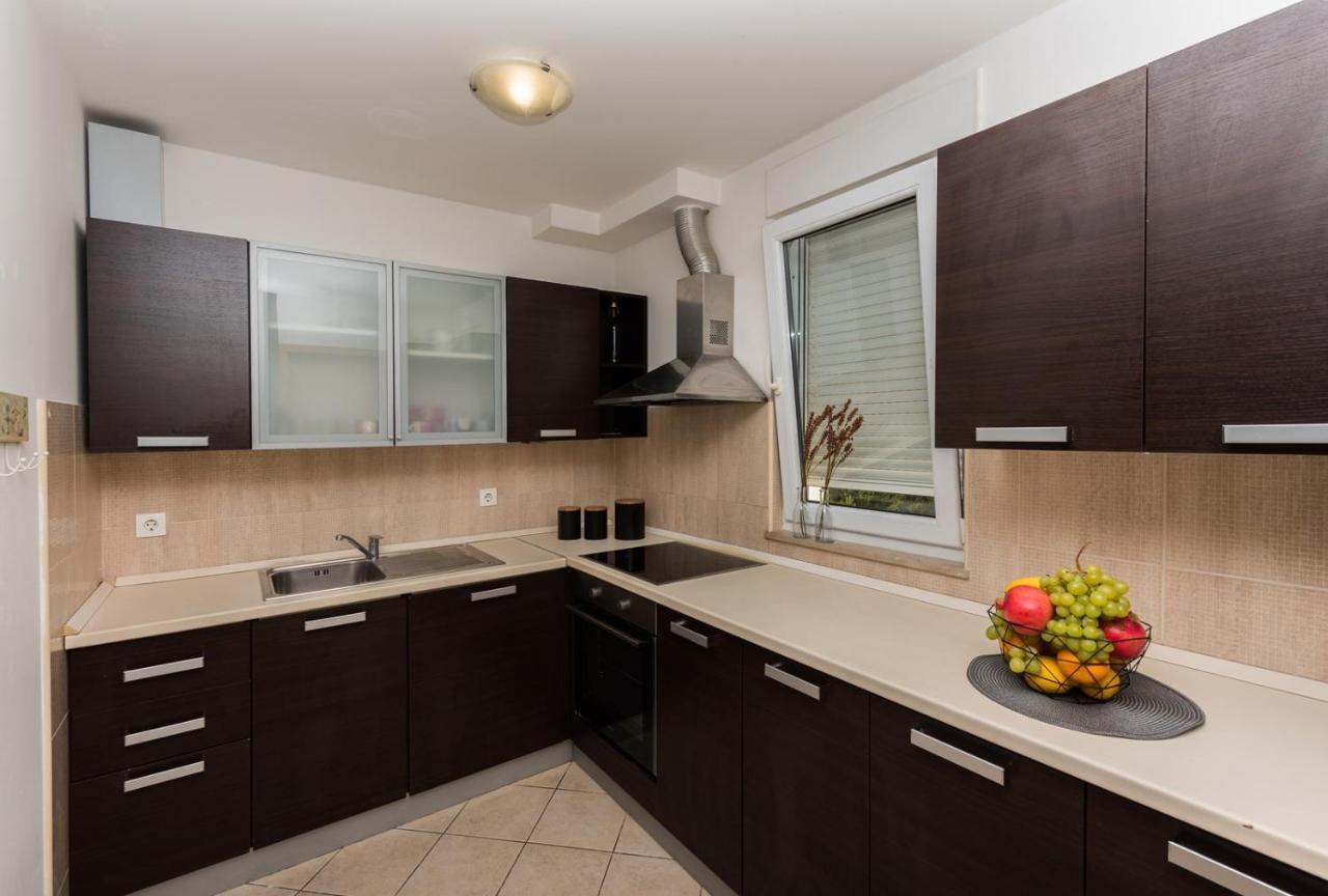 Apartment Sea View in Makarska, free parking Exteriör bild